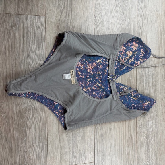 For Love And Lemons Skivvies Opal Low Plunge High Cut
Sequin Bodysuit Size L - Picture 14 of 16